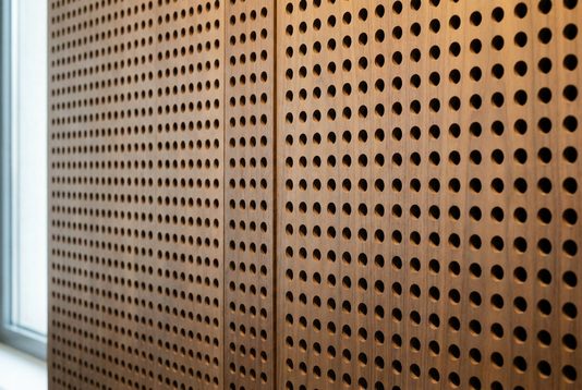 Perforovaný dřevěný akustický panel s kruhovými otvory